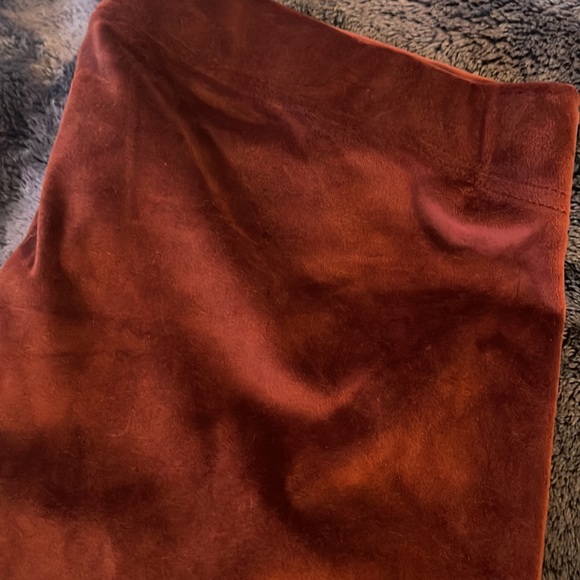 Old navy maroon velour leggings size large. New without tags - Picture 2 of 4